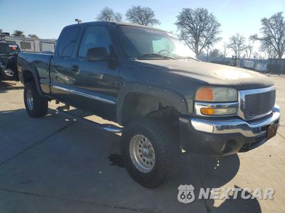 Czwarte zdjęcie samochodu z boku: 2003 GMC NEW SIERRA K1500 VIN:2GTEK19T931310059 - miniatura