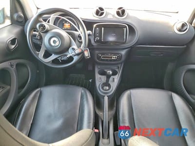 Zdjęcie 8 z 12 samochodu: 2016 SMART FORTWO VIN:WMEFJ5DA4GK082192 - miniatura