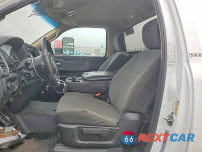 Zdjęcie 7 z 13 samochodu: 2019 RAM 5500 TRUCK CAB AND CHASSIS VIN:3C7WRMAL3KG648160 - miniatura