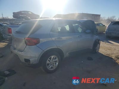 Trzecie zdjęcie samochodu z tyłu: 2021 HYUNDAI VENUE VIN:KMHRB8A37MU065897 - miniatura