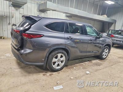 Trzecie zdjęcie samochodu z tyłu: 2021 TOYOTA HIGHLANDER LE VIN:5TDBZRBH9MS157213 - miniatura