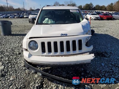 Piąte zdjęcie samochodu w środku: 2015 JEEP PATRIOT SPORT VIN:1C4NJPBB6FD296427 - miniatura