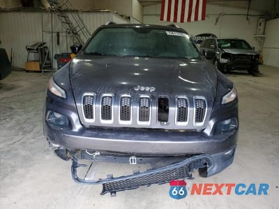 Piąte zdjęcie samochodu w środku: 2016 JEEP CHEROKEE LATITUDE VIN:1C4PJMCB7GW289093 - miniatura