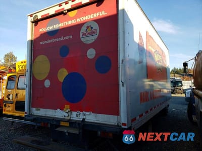 Trzecie zdjęcie samochodu z tyłu: 2016 ISUZU NPR BOX TRUCK VIN:54DB4W1B7GS806265 - miniatura