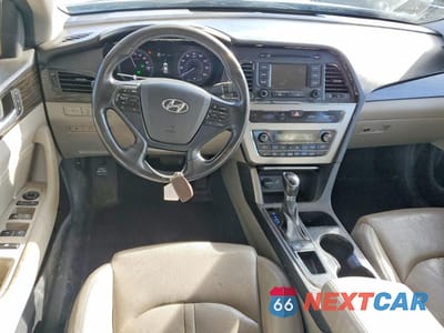 Zdjęcie 8 z 11 samochodu: 2016 HYUNDAI SONATA HYBRID VIN:KMHE34L18GA014429 - miniatura