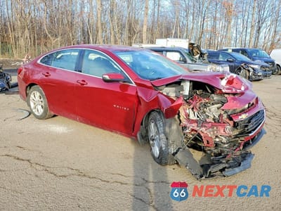 Czwarte zdjęcie samochodu z boku: 2018 CHEVROLET MALIBU LT VIN:1G1ZD5ST6JF258109 - miniatura