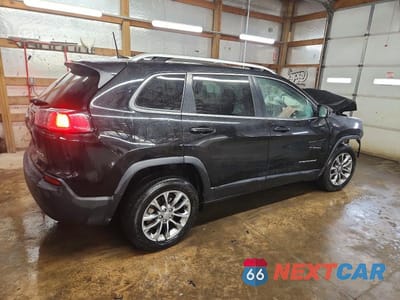 Trzecie zdjęcie samochodu z tyłu: 2020 JEEP CHEROKEE LATITUDE PLUS VIN:1C4PJLLB6LD652533 - miniatura