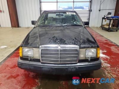 Piąte zdjęcie samochodu w środku: 1990 MERCEDES-BENZ 300 CE VIN:WDBEA51E0LB264868 - miniatura
