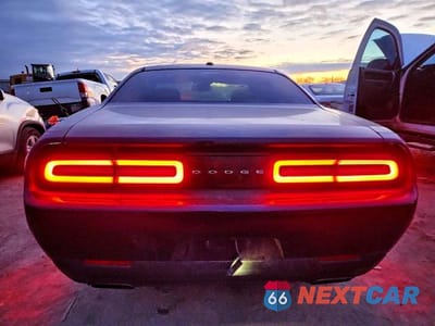 Zdjęcie 6 z 12 samochodu: 2016 DODGE CHALLENGER SXT VIN:2C3CDZAG4GH337119 - miniatura