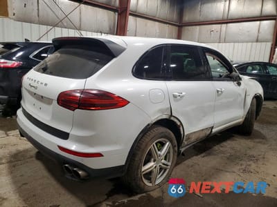 Trzecie zdjęcie samochodu z tyłu: 2016 PORSCHE CAYENNE SE HYBRID VIN:WP1AE2A22GLA58345 - miniatura