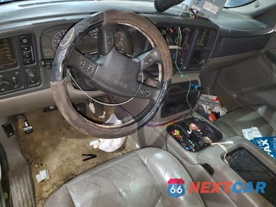 Zdjęcie 8 z 13 samochodu: 2005 GMC YUKON VIN:1GKEK13TX5R175116 - miniatura
