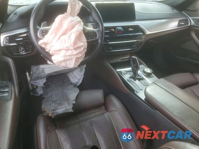 Zdjęcie 8 z 13 samochodu: 2019 BMW M550XI VIN:WBAJB9C52KB465023 - miniatura