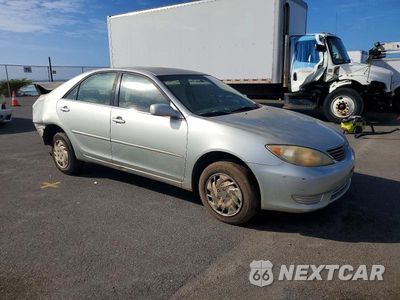 Czwarte zdjęcie samochodu z boku: 2005 TOYOTA CAMRY VIN:JTDBE32K353027371 - miniatura