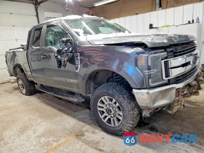 Czwarte zdjęcie samochodu z boku: 2017 FORD F250 SUPER DUTY VIN:1FT7X2BT8HEB66794 - miniatura