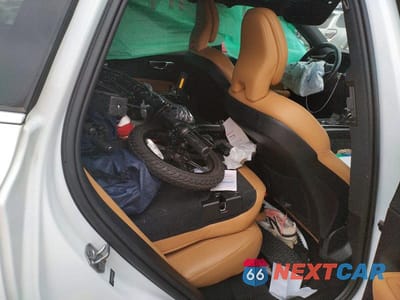 Zdjęcie 11 z 13 samochodu: 2019 VOLVO XC60 T5 MOMENTUM VIN:LYV102DK1KB242832 - miniatura