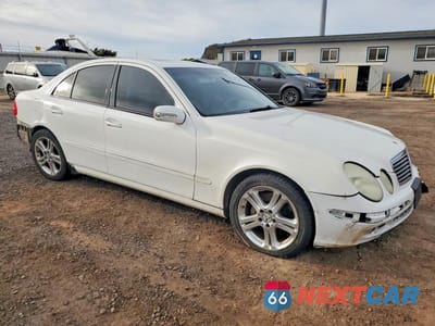 Czwarte zdjęcie samochodu z boku: 2005 MERCEDES-BENZ E 500 VIN:WDBUF70J05A663764 - miniatura