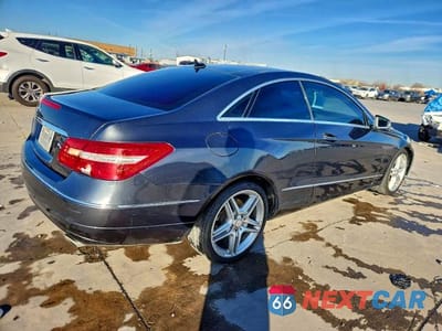 Trzecie zdjęcie samochodu z tyłu: 2011 MERCEDES-BENZ E 350 VIN:WDDKJ5GB4BF076207 - miniatura
