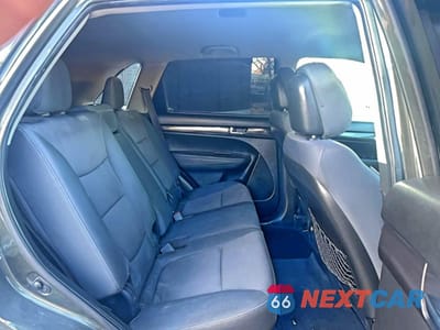 Zdjęcie 6 z 10 samochodu: 2013 KIA SORENTO LX VIN:5XYKTDA2XDG330008 - miniatura