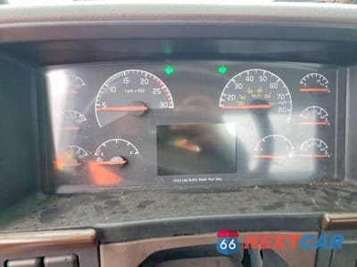 Zdjęcie 8 z 10 samochodu: 2018 VOLVO VNL SEMI TRUCK VIN:4V4N39TG0JN892723 - miniatura