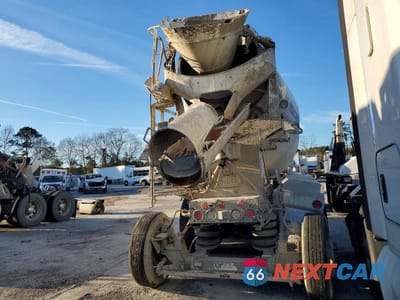 Czwarte zdjęcie samochodu z boku: 2025 INTERNATIONAL HX620 READY MIX TRUCK VIN:3HTPCTZT8SN070072 - miniatura