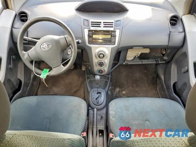 Zdjęcie 8 z 13 samochodu: 2008 TOYOTA YARIS VIN:JTDJT923085146114 - miniatura