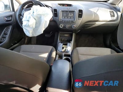 Zdjęcie 8 z 12 samochodu: 2017 KIA FORTE LX VIN:3KPFL4A70HE024239 - miniatura