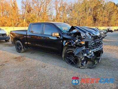 Czwarte zdjęcie samochodu z boku: 2023 CHEVROLET SILVERADO K1500 CUSTOM VIN:3GCPDBEK9PG145021 - miniatura