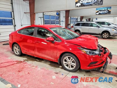 Czwarte zdjęcie samochodu z boku: 2017 CHEVROLET CRUZE LT VIN:1G1BE5SM1H7128802 - miniatura