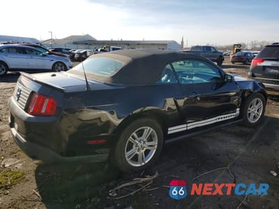 Trzecie zdjęcie samochodu z tyłu: 2010 FORD MUSTANG VIN:1ZVBP8EN3A5133117 - miniatura