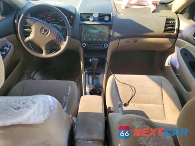 Zdjęcie 8 z 12 samochodu: 2003 HONDA ACCORD LX VIN:1HGCM563X3A091908 - miniatura