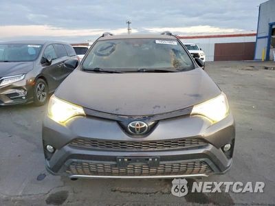 Piąte zdjęcie samochodu w środku: 2018 TOYOTA RAV4 SE VIN:JTMJFREV1JJ231819 - miniatura