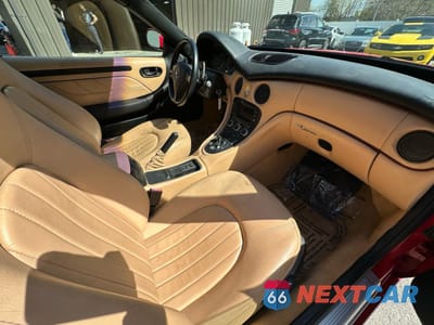 Piąte zdjęcie samochodu w środku: 2002 MASERATI SPYDER CAMBIOCORSA VIN:ZAMBB18A820005905 - miniatura