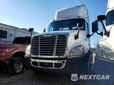 Drugie zdjęcie samochodu z przodu: 2016 FREIGHTLINER CASCADIA 125 SEMI TRUCK VIN:1FUBGEDV7GLHC5649 - miniatura