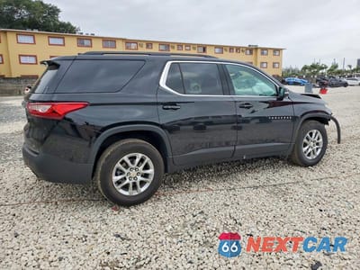 Trzecie zdjęcie samochodu z tyłu: 2021 CHEVROLET TRAVERSE LT VIN:1GNEVGKW1MJ271268 - miniatura