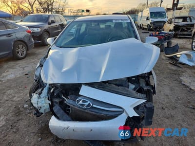 Piąte zdjęcie samochodu w środku: 2017 HYUNDAI ACCENT SE VIN:KMHCT4AE6HU193213 - miniatura