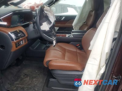Zdjęcie 7 z 13 samochodu: 2024 LINCOLN NAVIGATOR RESERVE VIN:5LMJJ2LG3REL00100 - miniatura