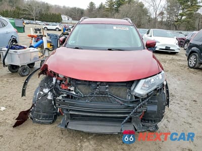 Piąte zdjęcie samochodu w środku: 2018 NISSAN ROGUE S VIN:5N1AT2MV0JC714767 - miniatura