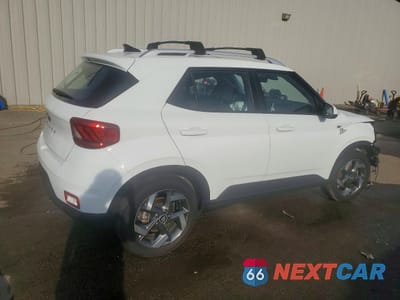 Trzecie zdjęcie samochodu z tyłu: 2021 HYUNDAI VENUE SEL VIN:KMHRC8A39MU082620 - miniatura