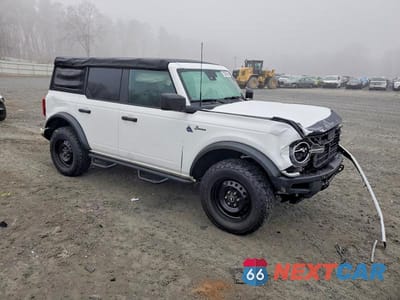 Czwarte zdjęcie samochodu z boku: 2022 FORD BRONCO BASE VIN:1FMEE5BP1NLA79825 - miniatura