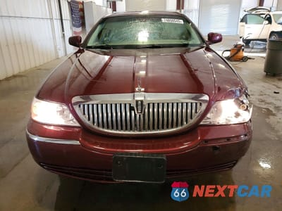 Piąte zdjęcie samochodu w środku: 2008 LINCOLN TOWN CAR SIGNATURE LIMITED VIN:2LNHM82VX8X656083 - miniatura