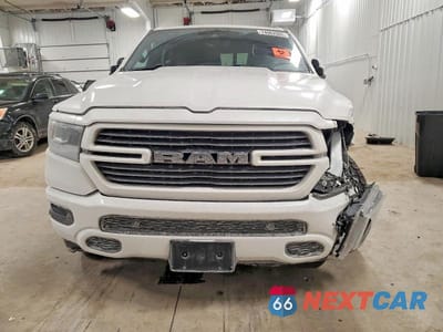 Piąte zdjęcie samochodu w środku: 2021 RAM 1500 LARAMIE VIN:1C6SRFJT0MN676393 - miniatura