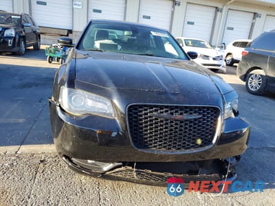 Piąte zdjęcie samochodu w środku: 2021 CHRYSLER 300 S VIN:2C3CCABG5MH636990 - miniatura