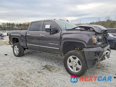 Czwarte zdjęcie samochodu z boku: 2015 GMC SIERRA K2500 DENALI VIN:1GT120E83FF513598 - miniatura