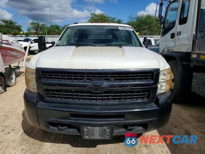 Piąte zdjęcie samochodu w środku: 2009 CHEVROLET SILVERADO UTILITY / SERVICE TRUCK VIN:1GBJC74K39E109217 - miniatura