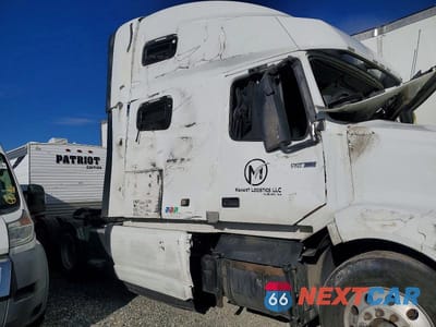 Zdjęcie 9 z 10 samochodu: 2020 VOLVO VNL SEMI TRUCK VIN:4V4NC9EH2LN264025 - miniatura