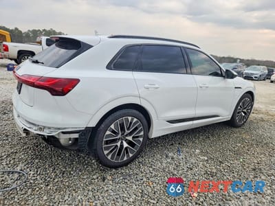 Trzecie zdjęcie samochodu z tyłu: 2024 AUDI Q8 E-TRON PRESTIGE VIN:WA16ABGE8RB008525 - miniatura