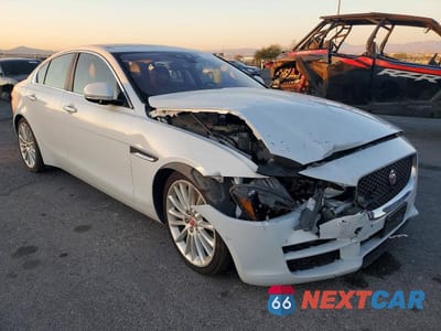 Czwarte zdjęcie samochodu z boku: 2018 JAGUAR XE VIN:SAJAH4EV9JCP17152 - miniatura