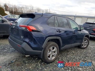 Trzecie zdjęcie samochodu z tyłu: 2025 TOYOTA RAV4 XLE VIN:2T3P1RFV8SW562990 - miniatura