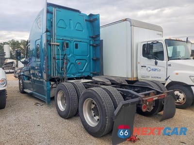 Trzecie zdjęcie samochodu z tyłu: 2016 FREIGHTLINER CASCADIA 125 SEMI TRUCK VIN:3AKJGLD54GSGS2004 - miniatura