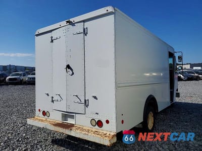 Trzecie zdjęcie samochodu z tyłu: 2016 FORD ECONOLINE E350 SUPER DUTY STRIPPED CHASSIS VIN:1FC3E3KS7GDC55357 - miniatura